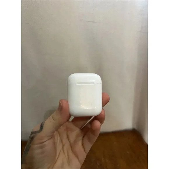 Apple Airpod Model A1602 White Wireless Charging Case Only‎ (Case Only) - Picture 1 of 8
